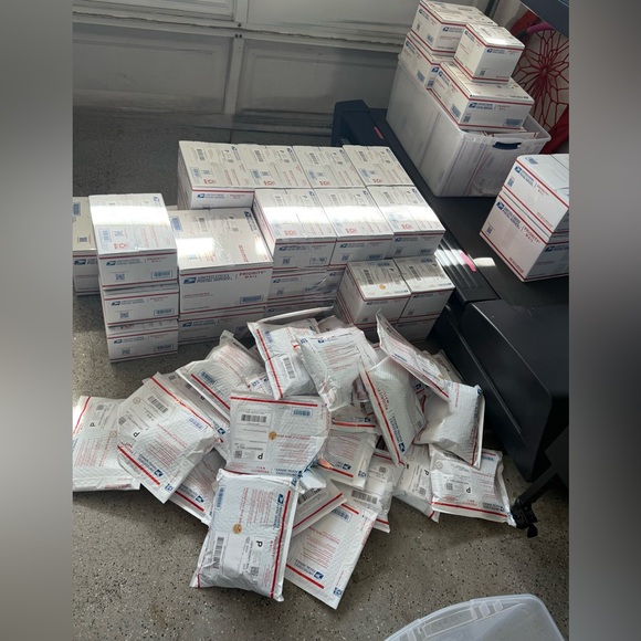 For those of you asking we are live on Whatnot App now 🩷 - Picture 4 of 5